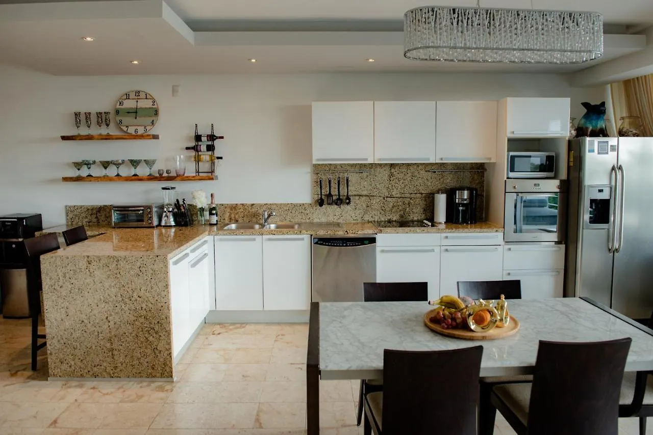 Magia Beachside Condo 신데 델 카르멘 아파트호텔